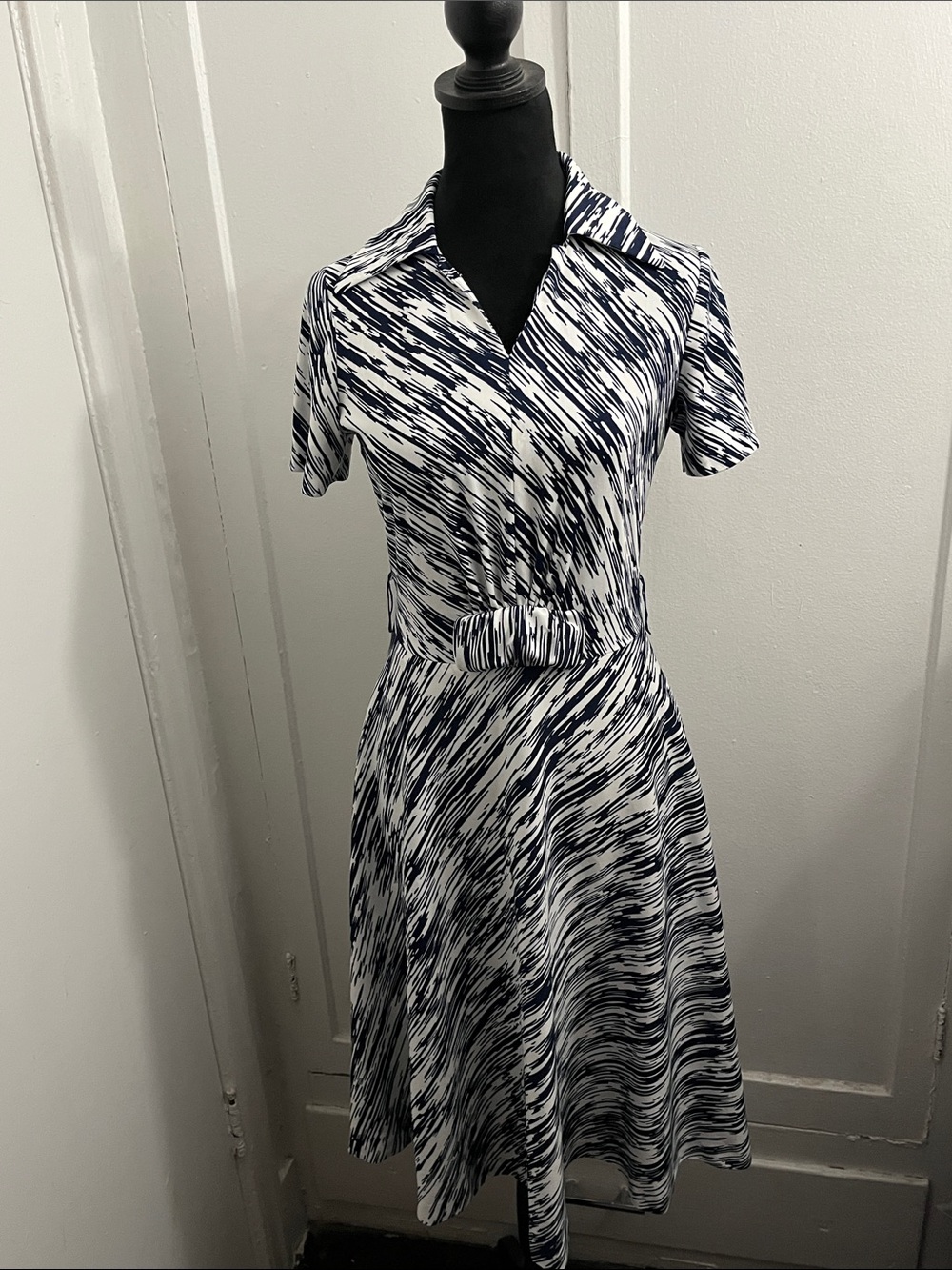 Debbie L. 1970s vintage shortsleeved utility day dress